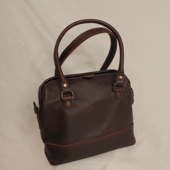 Love 41 - Picture 2 of 4